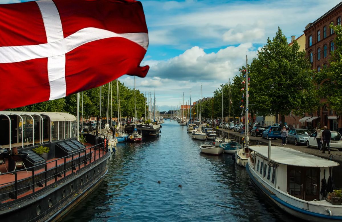 Kopenhagen spaja istoriju, kulturu i arhitekturu kroz Nyhavn, dvorce, Stroget i letnji doživljaj.