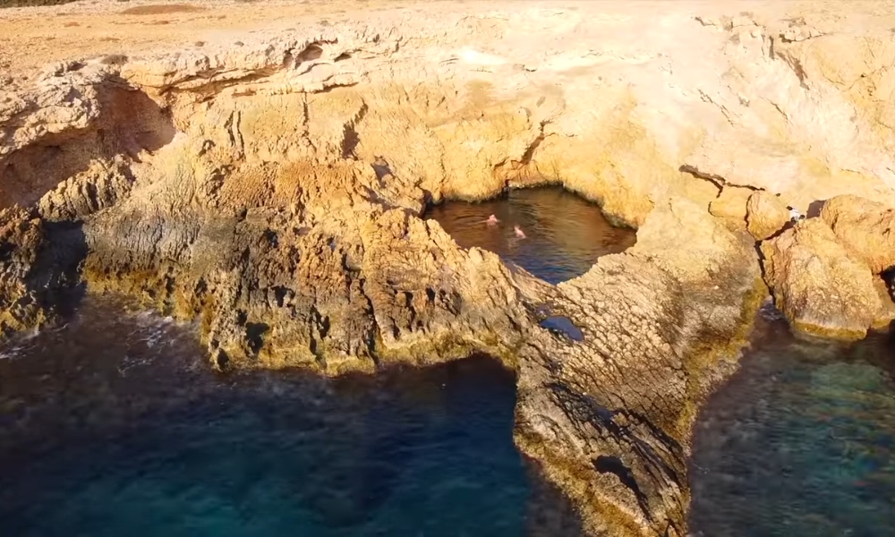 Koufonisia ostrvo - Prirodne uvale i morske pećine