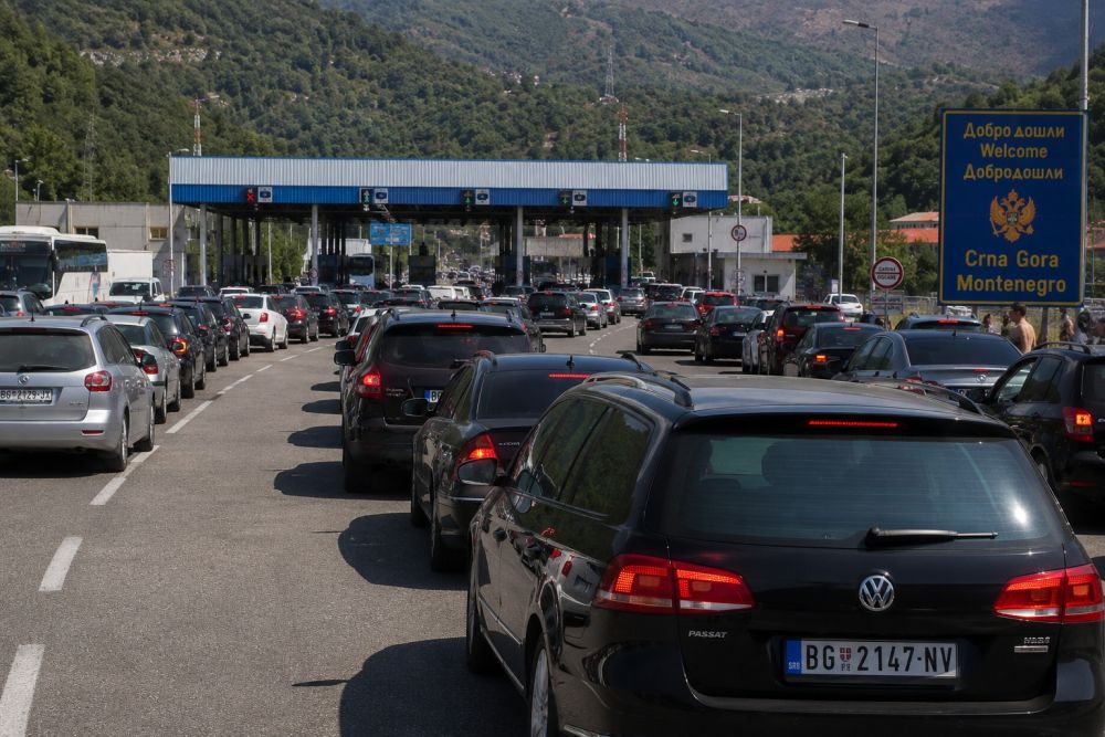Kolona vozila na graničnom prelazu između Srbije i Crne Gore